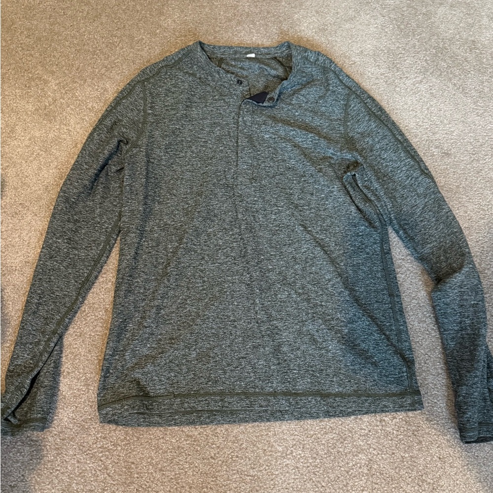 lululemon athletica Men's Heathered Gray Long Sleeve Shirt (thick)